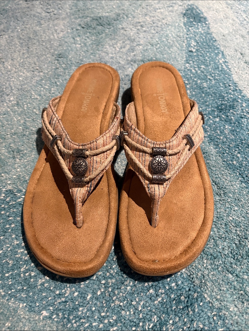 Minnetonka Toe Sandals, Sz 7?